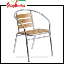 Structure en aluminium et chaise empilable de latte en bois